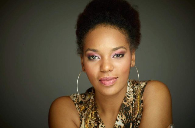Julie Mayaya si-a lansat primul single