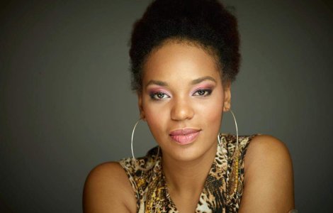 Julie Mayaya si-a lansat primul single