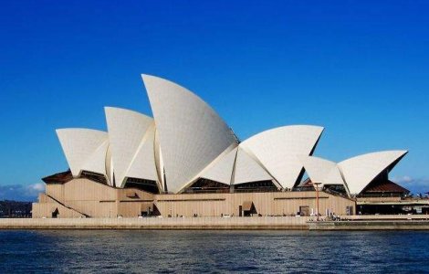 Placi din acoperisul Operei din Sydney, puse in vanzare pe internet