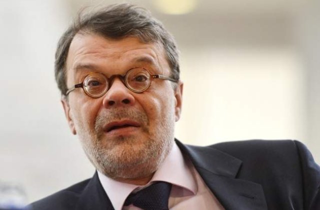 Gafa ministrului Culturii: Daniel Barbu "tanjeste" dupa banii alocati bolnavilor de SIDA