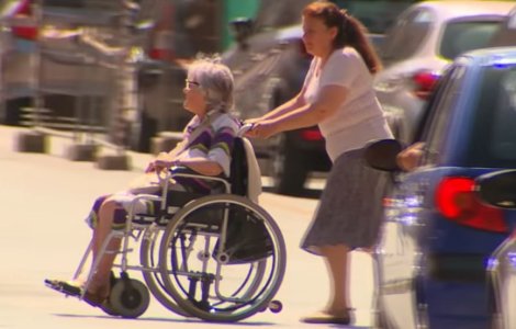 „Ori te vaccinezi, ori pleci!” Badantele neimunizate sunt gonite din Italia