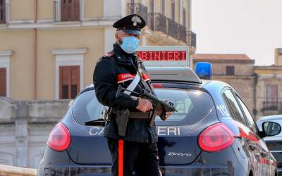 Un italian și-a zidit mama...