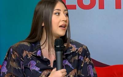 La ce vârstă și-a făcut...