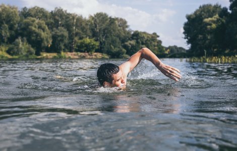 Un moldovean a trecut Prutul înot până în România pentru a ajunge în Austria