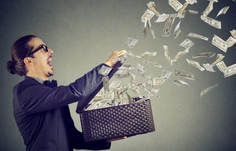  Top  3 zodii care cheltuiesc cei mai mulți bani și 2 zodii extrem de econome