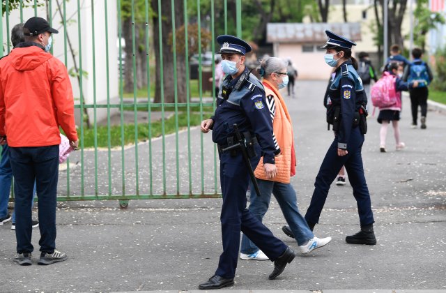 Anchetă &icirc;n cazul profesoarei care le cerea elevilor să nu se vaccineze
