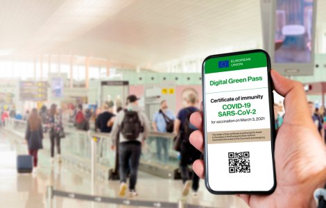 Deputații francezi adoptă o lege controversată privind certificatul verde