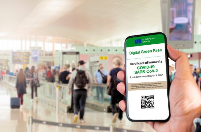 Deputații francezi adoptă o lege controversată privind certificatul verde 