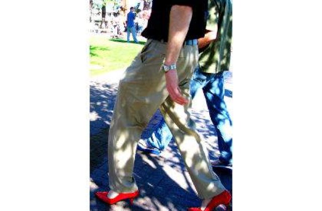 Pret a porter: Pantofii cu tocuri inalte pentru barbati