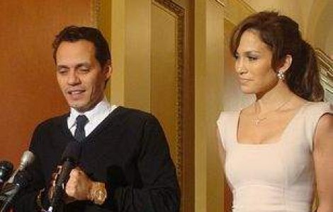 Jennifer Lopez, retinuta pe aeroportul din Moscova