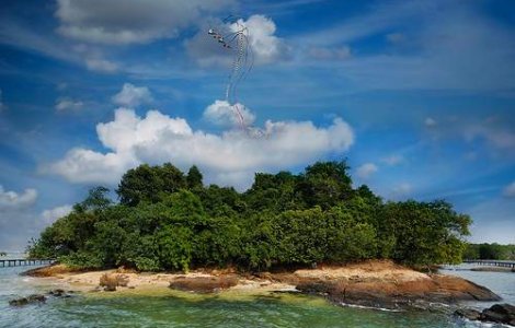 Dezastru ecologic: 2.000 de tone de petrol s-au scurs in stramtoarea Singapore