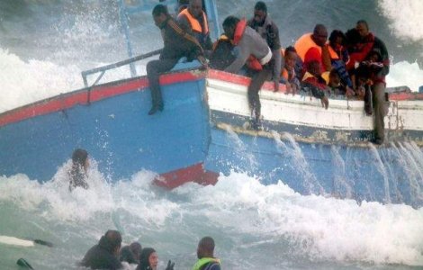 900 de migranti clandestini au fost recuperati in Marea Mediterana in 24 de ore