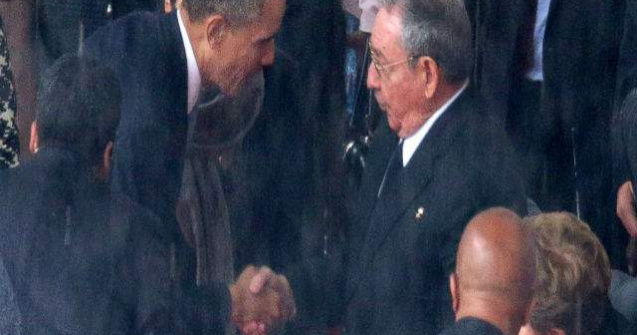 Strangerea de mana dintre Obama si Raul Castro a stranit critici