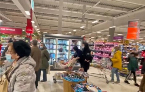 Oamenii au început să-și facă provizii. Carantina e aproape?