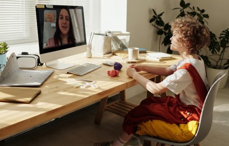 Zile libere plătite pentru părinții cu copii a căror cursuri au fost suspendate