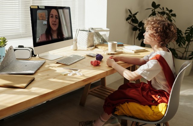 Zile libere plătite pentru părinții cu copii a căror cursuri au fost suspendate. Nu este valabil și pentru perioada vacanțelor școlare