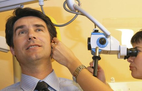 Premiera in Romania: Reglarea prin internet a protezelor auditive