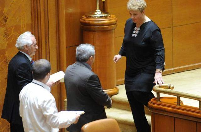 Teo, acuzata ca a angajat-o la cabinet pe "Tanta"