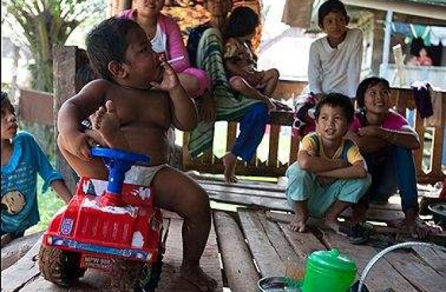 [VIDEO] La doi ani fumeaza 40 de tigari pe zi