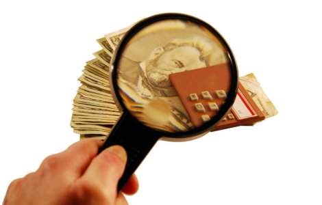 Perchezitii pentru prinderea falsificatorilor de carduri