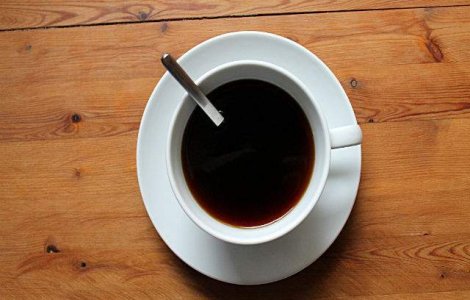 Franta: Clientii unei cafenele sunt taxati pentru lipsa de politete