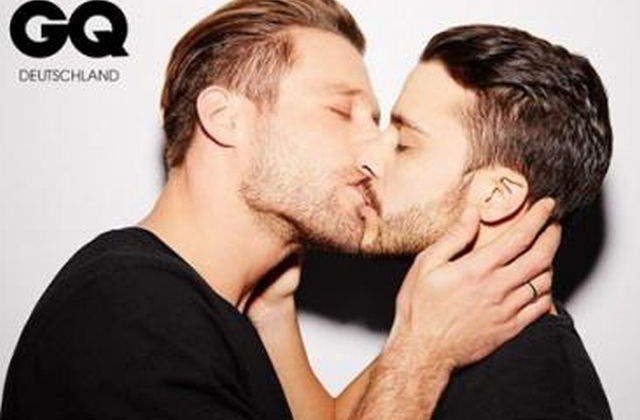 [VIDEO] Campanie controversata: Barbatii heterosexuali care se saruta in sprijinul comunitatilor gay