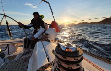 Descopera placerea de a naviga cu un curs ambarcatiuni potrivit!