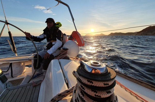 Descopera placerea de a naviga cu un curs ambarcatiuni potrivit!