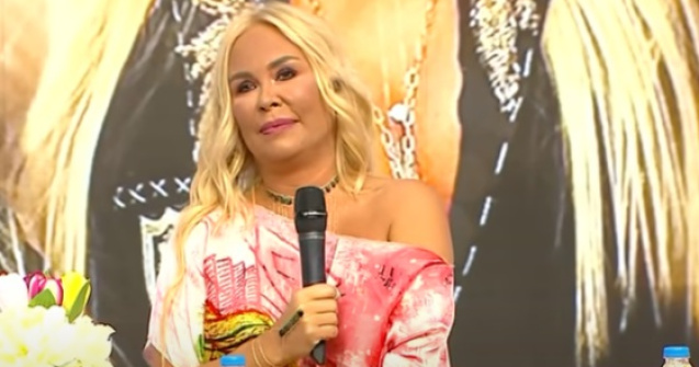 Vica Blochina, făcută praf de internauți: „E mișto la 50 de ani să te plimbi pe banii altora"