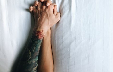  Top  Celebrități care și-au făcut tatuaje de cuplu pe care le regretă