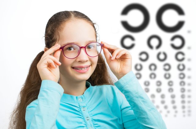 Primăria Botoşani va oferi tichete pentru cumpărarea ochelarilor pentru elevii cu probleme de vedere