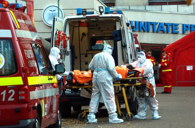 Un adolescent de 14 ani și patru tineri sub 30 de ani nevaccinați au decedat din cauza COVID-19 