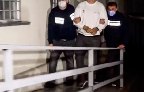 Bibliotecar cu pasiune pentru minore. Plângerile victimelor, neluate în seamă fiindcă fiul e polițist