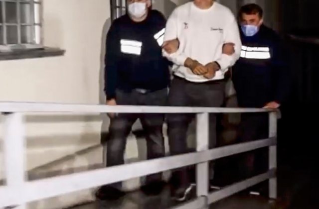 Bibliotecar cu pasiune pentru minore. Plângerile victimelor, neluate în seamă fiindcă fiul e polițist  