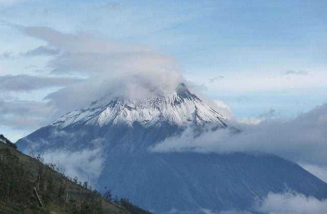 Aeroport inchis in Ecuador in urma unei eruptii vulcanice