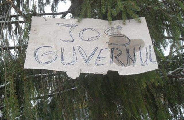 Miting al PMP in Piata Victoriei: Ungureanu, Preda, Funeriu, Tomac striga "Jos Guvernul"
