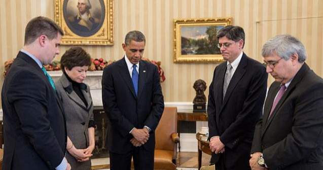  Video  Moment de reculegere la Casa Alba, pentru victimele Newtown