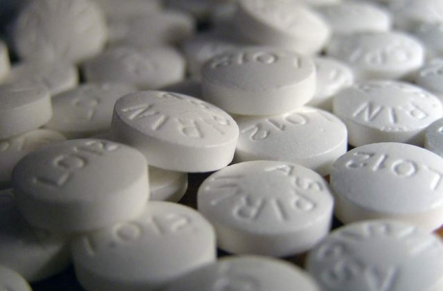 Aspirina, cel mai bun remediu contra durerilor in gat