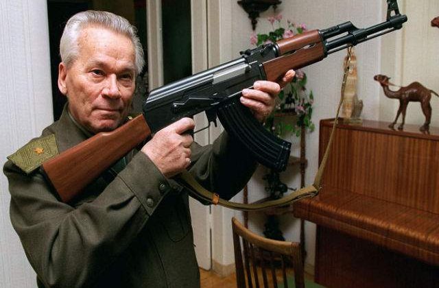 Mihail Kalasnikov, parintele pistolului-mitraliera AK-47, este in stare grava