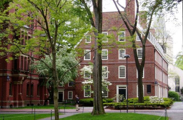 Alerta terorista in SUA: Patru cladiri ale Universitatii Harvard, evacuate