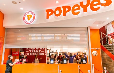 Un nou lanț de restaurante fast-food apare în România! Americanii de la Popeyes se vor bate cu McDonald’s şi KFC