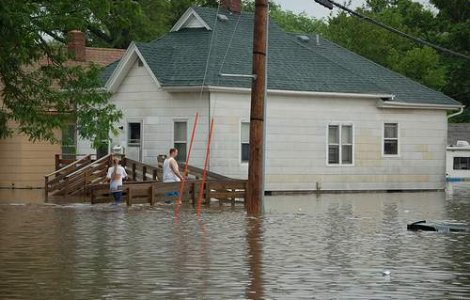 Inundatiile fac ravagii prin tara