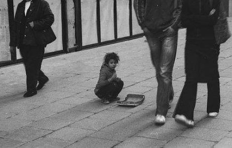 Presa britanica: Copiii-sclavi din Romania vor invada Londra la cersit