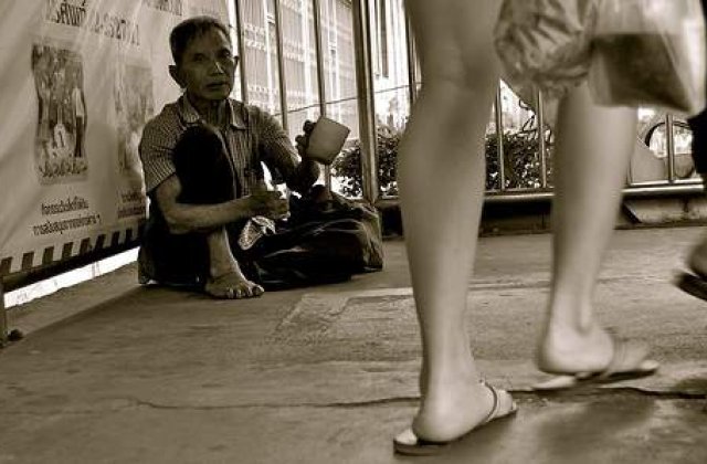 O judecatoare norvegiana cere interzicerea cersetorilor straini