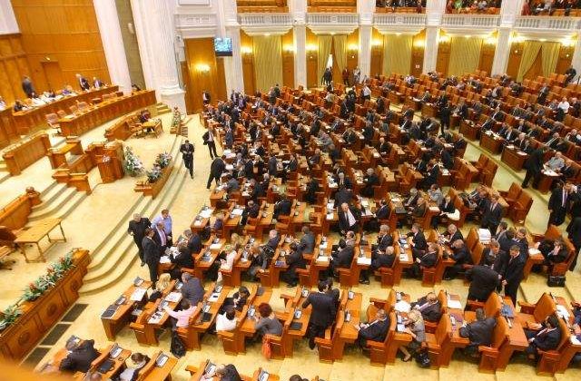 Legea parteneriatului public-privat, aprobata pe articole de plenul Camerei Deputatilor