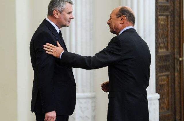 Basescu ii cere lui Stirbu sa nu comaseze Muzeul Satului cu MTR; Ponta: Comasati-le!