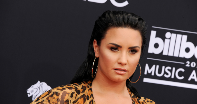  Top  Vedete care nu se tem să iasă din casă fără machiaj