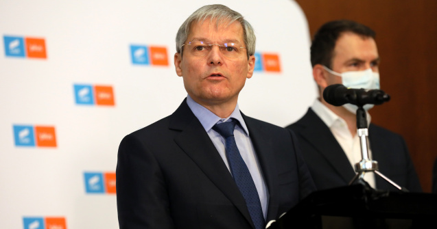 Dacian Cioloș: Apare tot mai evident că intenția unor lideri PNL este de a se arunca în brațele PSD