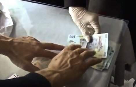 Cardiologul din Brașov prins când lua 8.000 de lei șpagă se apără. Atât ar fi costat consultul