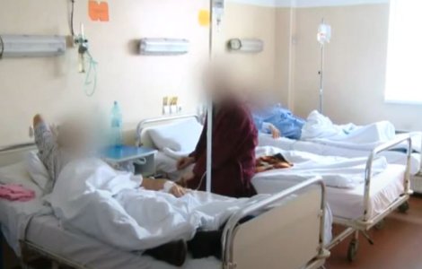 Bolnavii de hepatita C, uitați în pandemie. „Își bat joc de lume. Nu ne fac tratamentul la timp”